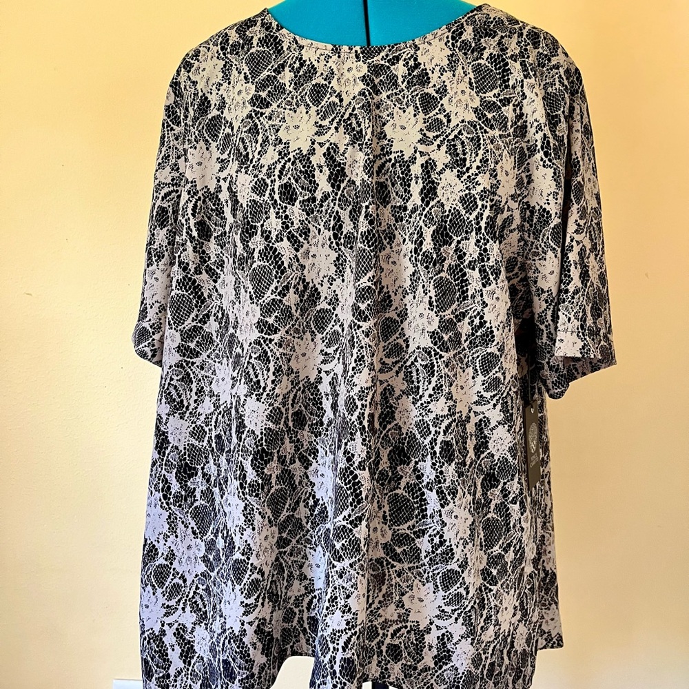 Vince Camuto Striking Black and White Top NWT